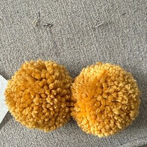 Pom Pom earrings